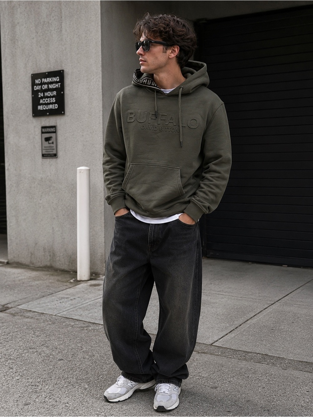 Men’s buffalo sweater NWT size M